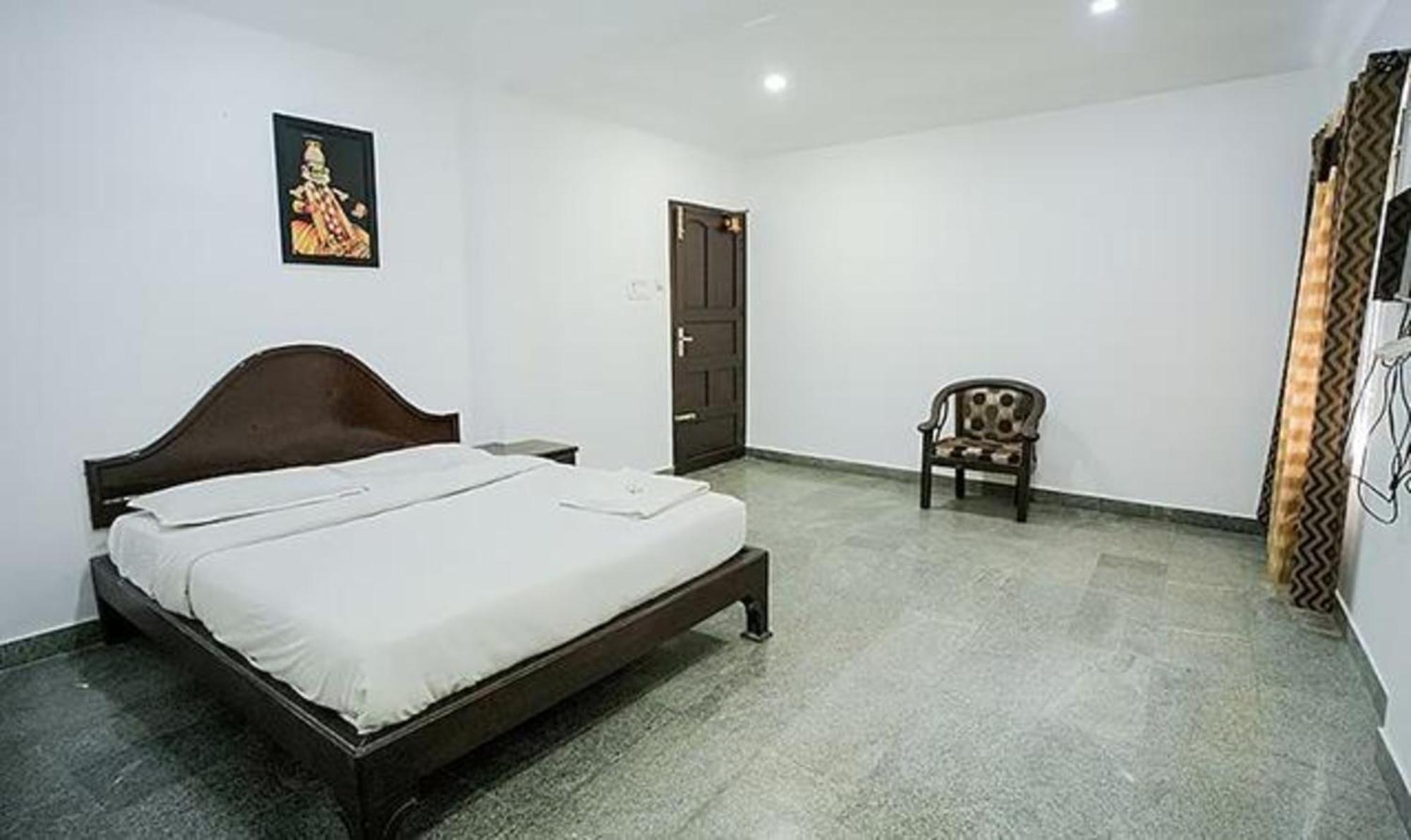 Fabhotel Lime Light Kochi Bagian luar foto